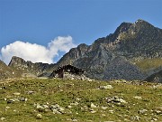 36 Bella baita d'alpe sopra il Lago di porcile 'piccolo' con da sfondo Cima Cadelle 